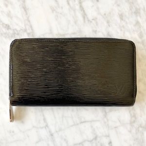 Louis Vuitton Zippy Wallet in Epi Noir